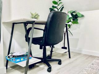 Boardwalk Bungalow 2 Up to 3 - 8