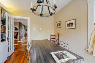 4BR House with kitchen, jetted tub, WiFi and gas Grill - 5