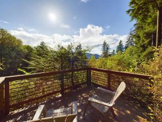 Treetop Retreat w Fire Pit - 7