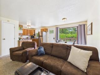 Treetop Retreat w Fire Pit - 4