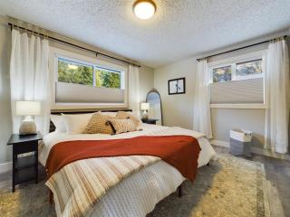 Home Near Mendenhall Glacier with Large Backyard - 6