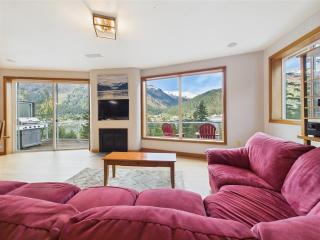 Juneau Escape Ocean Views, Deck & Soaking Tub - 8