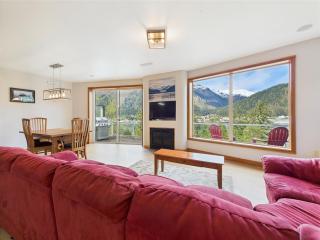 Juneau Escape Ocean Views, Deck & Soaking Tub - 4
