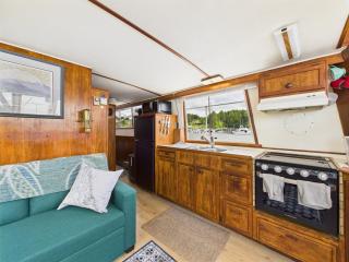 Bigenuff II Vintage Charm Meets Waterfront Adventure - 5