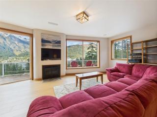 Spacious 6BR Cruise Views, Soaking Tub and More - 3