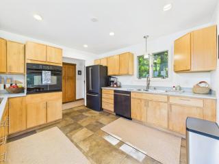 Waterfront 5-Bedroom Retreat w Sauna & Firepit - 1