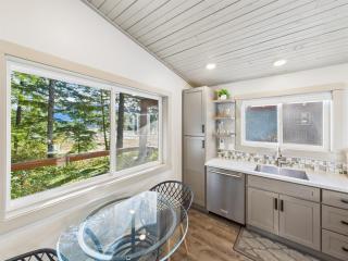 Sunny Point 2BR with Deck & Mountain Views - 7