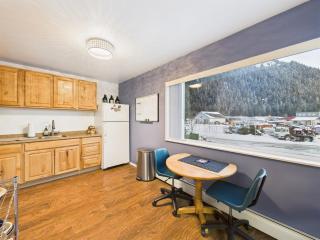 Large Juneau Loft w Full Kitchen, WD & Workspace - 3