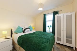 Spacious 4-Bedroom in Medway Gillingham-kent Ideal for Contractors & Teams - 4