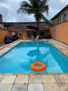 Casa com piscina a 800 m da praia Enseada - 0