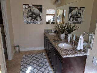 Mendoza Residence, our Great & Spacious Home in Southern Mesa - 4