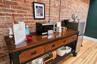 The Disco Loft - Downtown Springfield Apartment with Ping Pong - 7