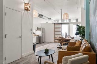 Downtown Gaslamp Getaway Stylish 4BR APT - 8