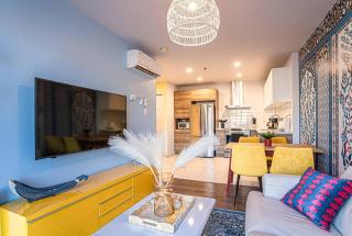 Spacious 2 King Suite with Parking & Gym Near Downtown & Airport - 4