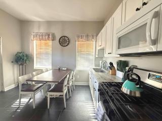 Grand Carytown 5BR FAN HOME fully fenced - 9