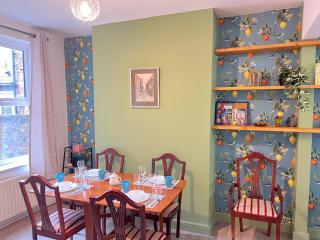 Hartoft House, 3 Bed, Near River and City - 4