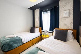 Charming 4-Bedroom holiday home in Wincheap, Canterbury with free Parking - 1