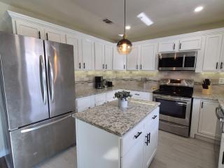 Stylish Newly Remodeled Home with Putting Green - 5