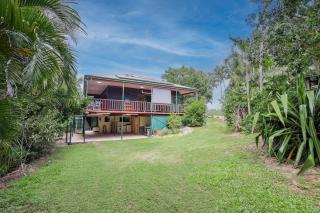 Merindah – Pet-Friendly Coastal Escape: 3 Bedrooms + Studio, Large Deck & Prime Location Agnes Water 1770 Beach & Town - 9