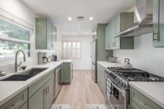 Water & Downtown Views Close to beach Villa - 8