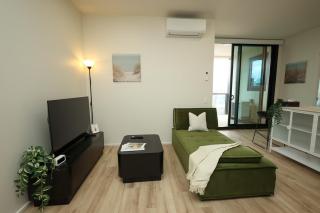 VTA - Chic 2-BR City Retreat with Ensuite Master - 0