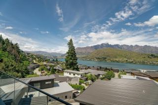 10B Level 2 - Remarkable Views and large deck - 5