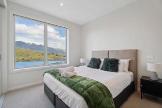 10C Level 1 - Stylish Mountain Views & Huge Deck - 4