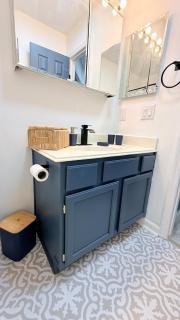 Beautiful home near Lake Houston - Minutes from IAH! - 2