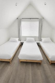 Montague View - Entire Home across from Lakeview Park - 8