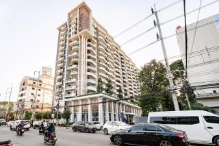 Top floor infinity pool apartment 11F complex 2BR Vacation preferred Free fitness Swimming Sauna Long-term rental - 4