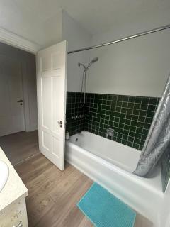 Budget Vancouver Stay - Airport & Downtown 10 & 15 Min, Free Parking & Fast Wifi - 8