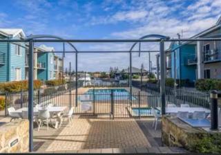 Peaceful canal apartment - 3