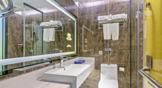 Zmax Guangzhou Jiangtai Road Metro Station - 6