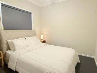 New 4-Bedroom Family Home with Carpark in Griffin - 1