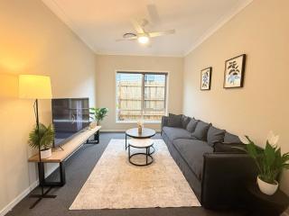 New 4-Bedroom Family Home with Carpark in Griffin - 7