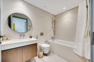 Stunning 2 Bedroom in Emaar Beachfront - Dubai - 3