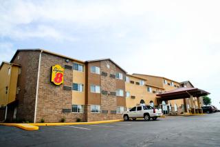 Super 8 by Wyndham Kansas City - 1