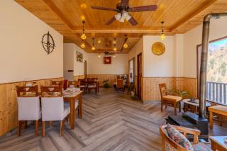 SaffronStays The Tirthan House - Terrace View - 1