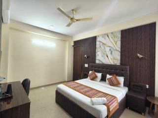 Fortune Home Service Apartment 3BHK, E-46,Sector 72, Noida - 4