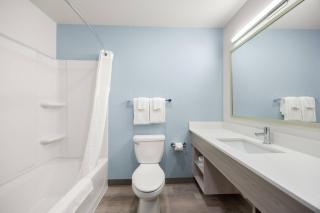 WoodSpring Suites Medford near I-5 - 2