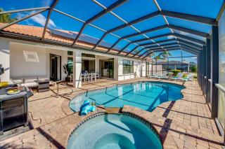 CoralVilla Destiny - spacious, pool, spa and gulf access - 0
