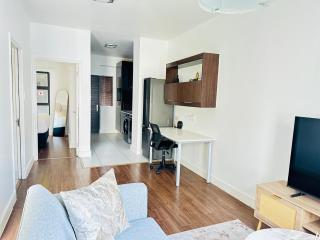 Hally Nest- WiFi -FREE Parking -Work Space- Pool Balcony - 8