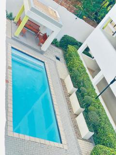 HallyNest-WiFi-Free Parking-Workspace-Pool & Balcony Sandton - 4