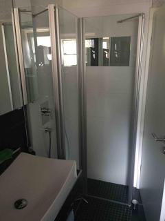 Lichtdurchflutete 65m2 Einliegerwohnung mit großer Südterrasse und Komfort-Bad - 1
