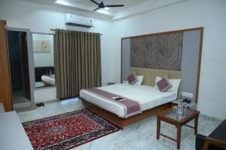 DWARKADHISH GUEST HOUSE THARAd - 7