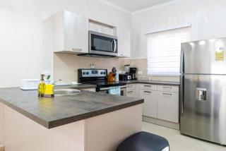 Near HotelBeaches 1st Floor Gold Coast Condo - 2