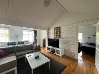 Luxurious Lakefront Villa in Tllberg with Private Sauna Jetty - 4