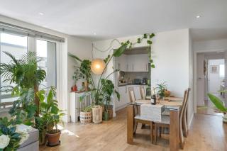 Boho-Chic Apartment with Sea Views & Parking - 7