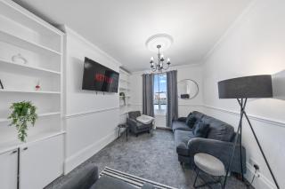 HOP Homes-Spacious 4BR Home with Private Parking and WiFi - 0