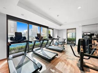 Vogue Vacation Homes, Downtown Act One near Burj Khalifa and Dubai Mall, Two Bedroom Apartment with Balcony and City Skyline View, Access to All Amenities - 6